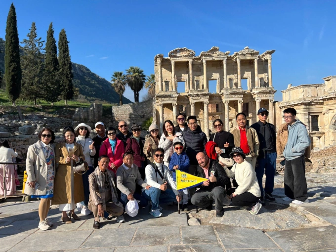 Khách hàng tham gia tour châu Âu của Vietravel. Ảnh: Vietravel