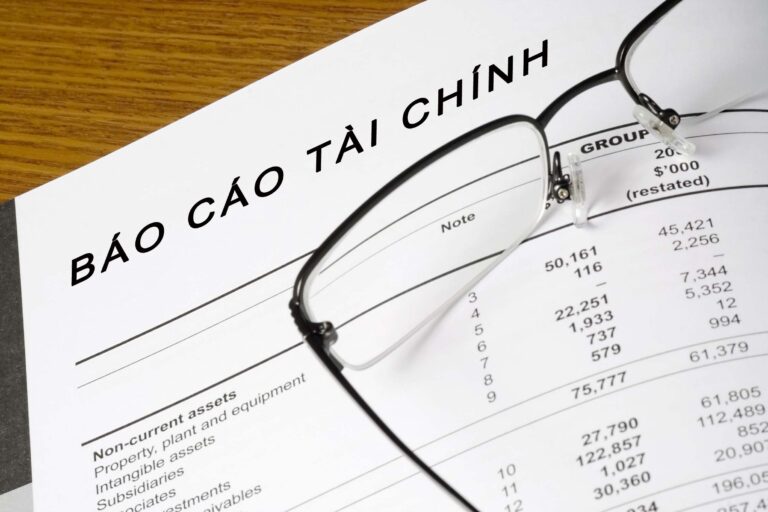 Đọc Báo Cáo Tài Chính: Cách Soi “Tiền Mặt” Và “Nợ Vay” Để Nhận Diện Doanh Nghiệp Khỏe Mạnh